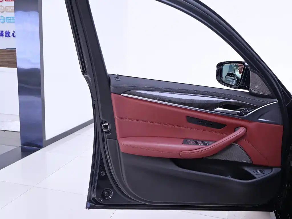 BMW 5 Series — миниатюра 18