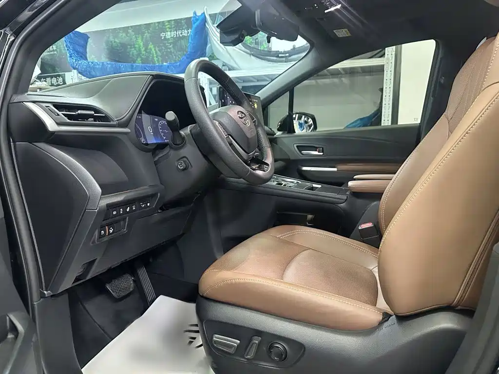 Toyota Granvia — миниатюра 13