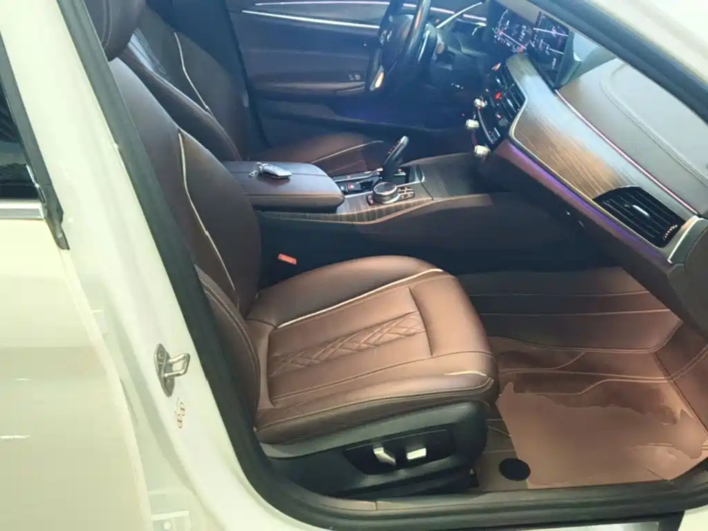 BMW 5 Series — миниатюра 25