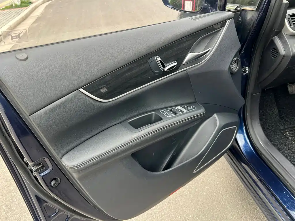BYD MAX — миниатюра 9