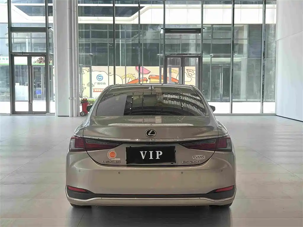 Lexus ES — миниатюра 15