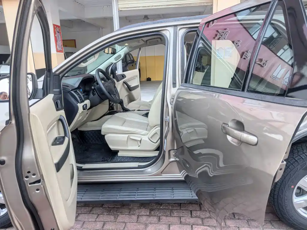 Ford Everest — миниатюра 7