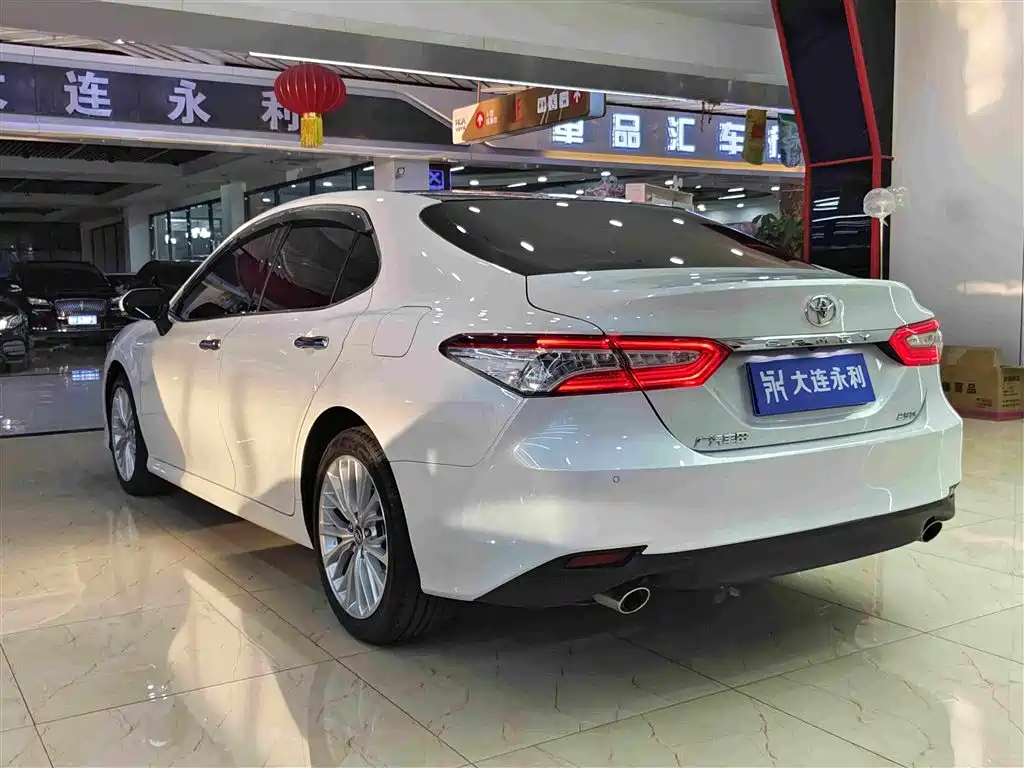 Toyota Camry — миниатюра 16