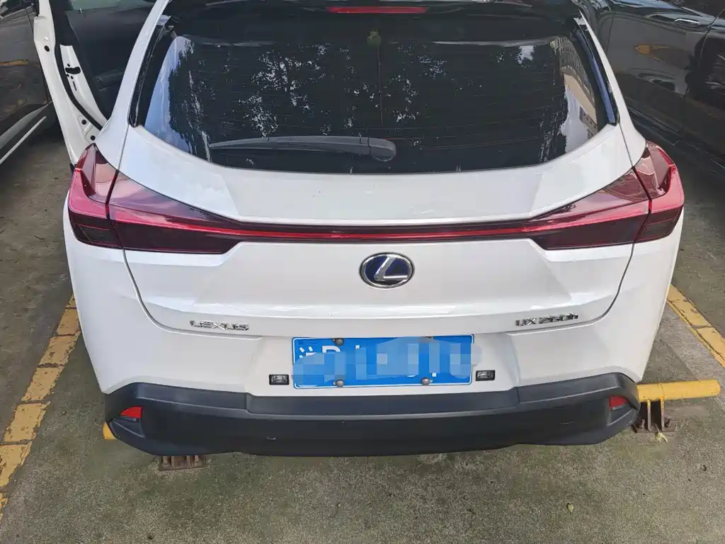 Lexus UX — миниатюра 3