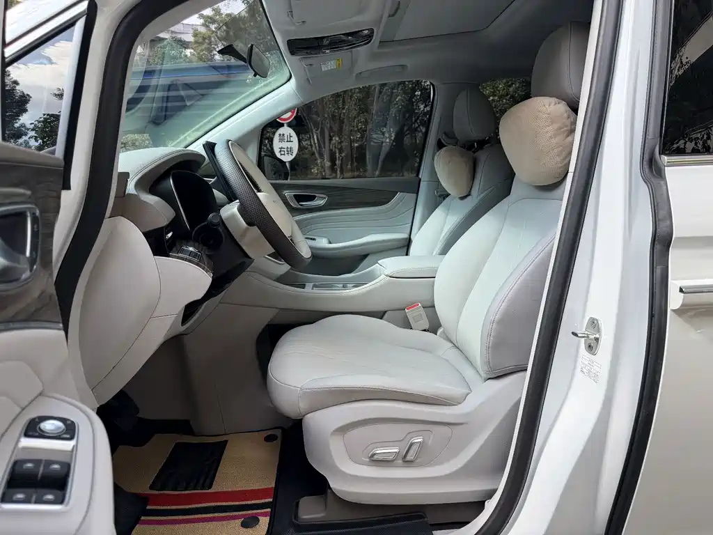 Roewe iMAX8 New Energy — миниатюра 13