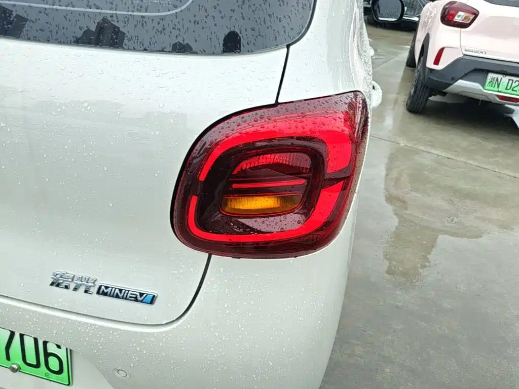 Wuling MINIEV — миниатюра 8