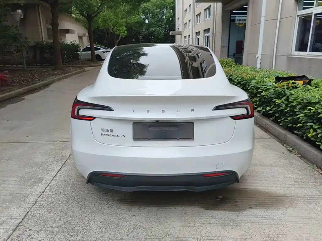Tesla Model 3 — миниатюра 6