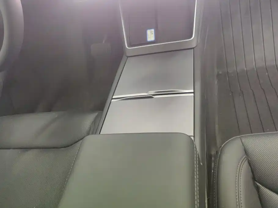 Tesla Model Y — миниатюра 16