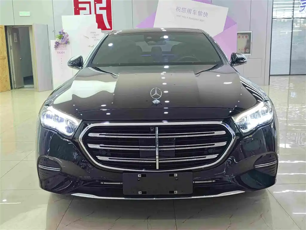 Mercedes-Benz E-Class — миниатюра 2