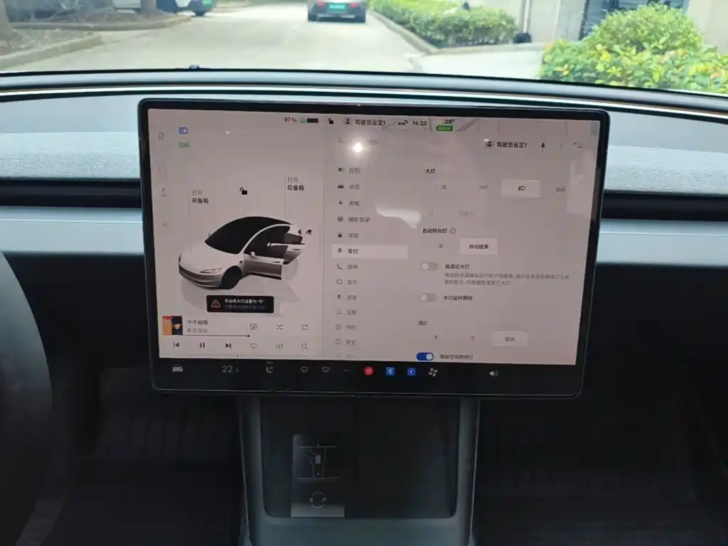 Tesla Model 3 — миниатюра 13