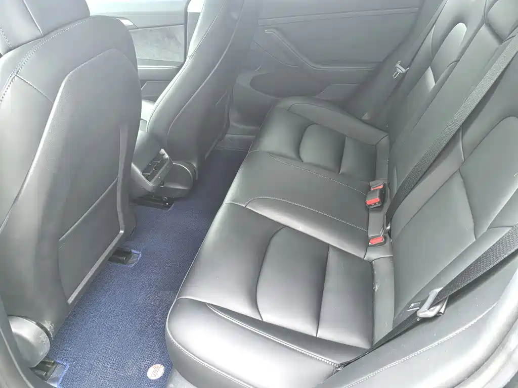 Tesla Model 3 — миниатюра 6