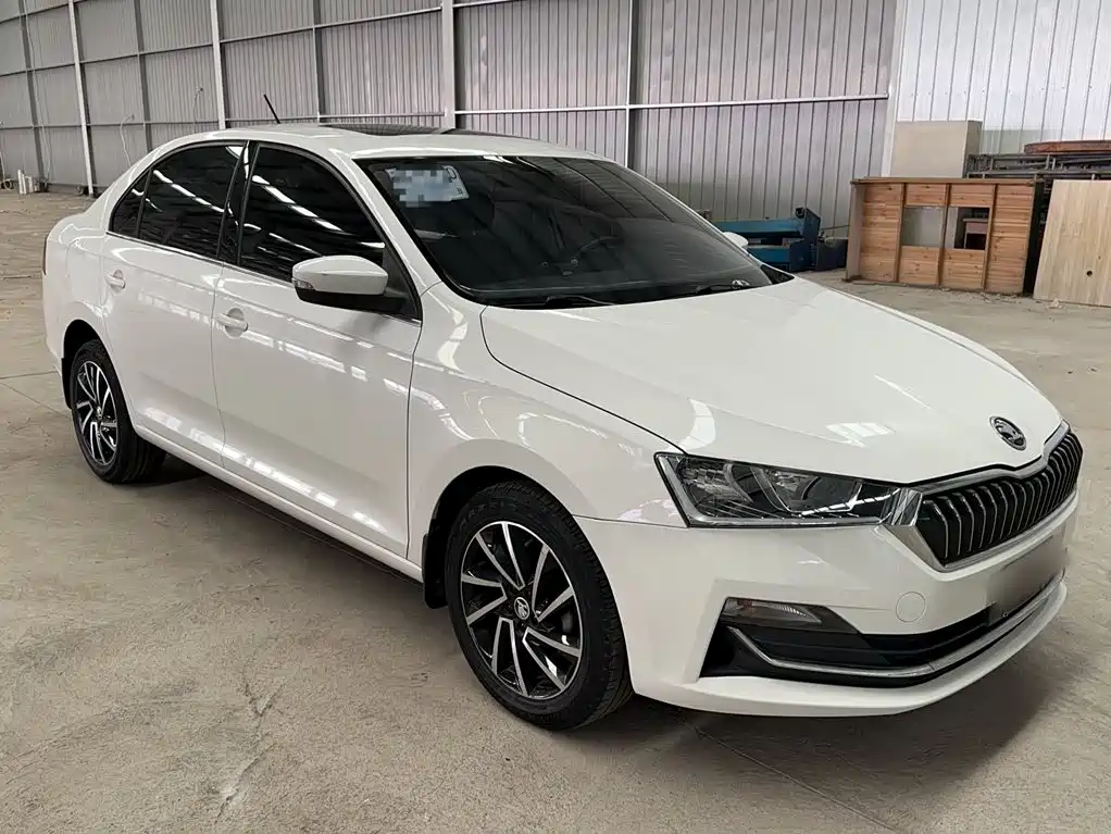 Skoda Rapid — миниатюра 11