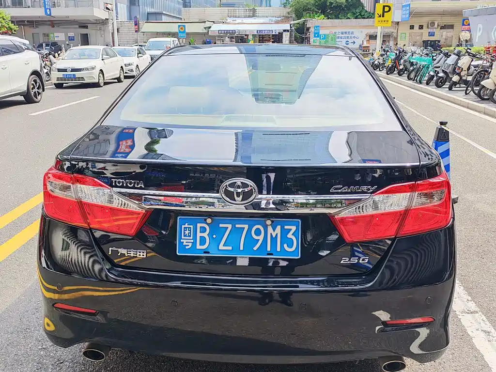 Toyota Camry — миниатюра 11