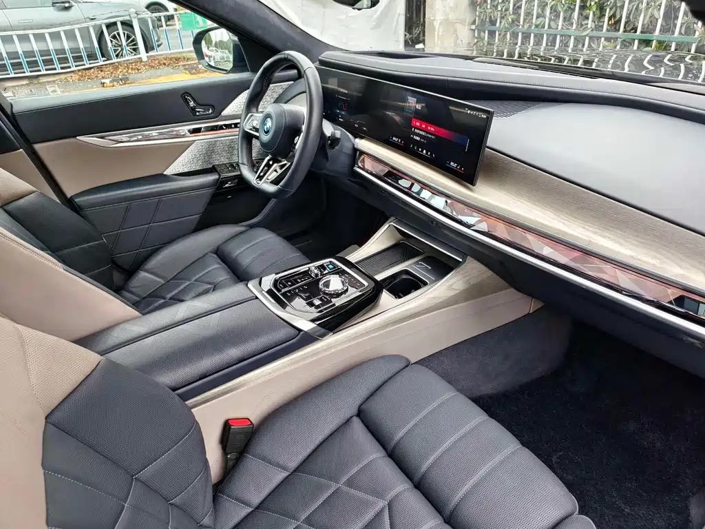 BMW i7 M70L — миниатюра 11