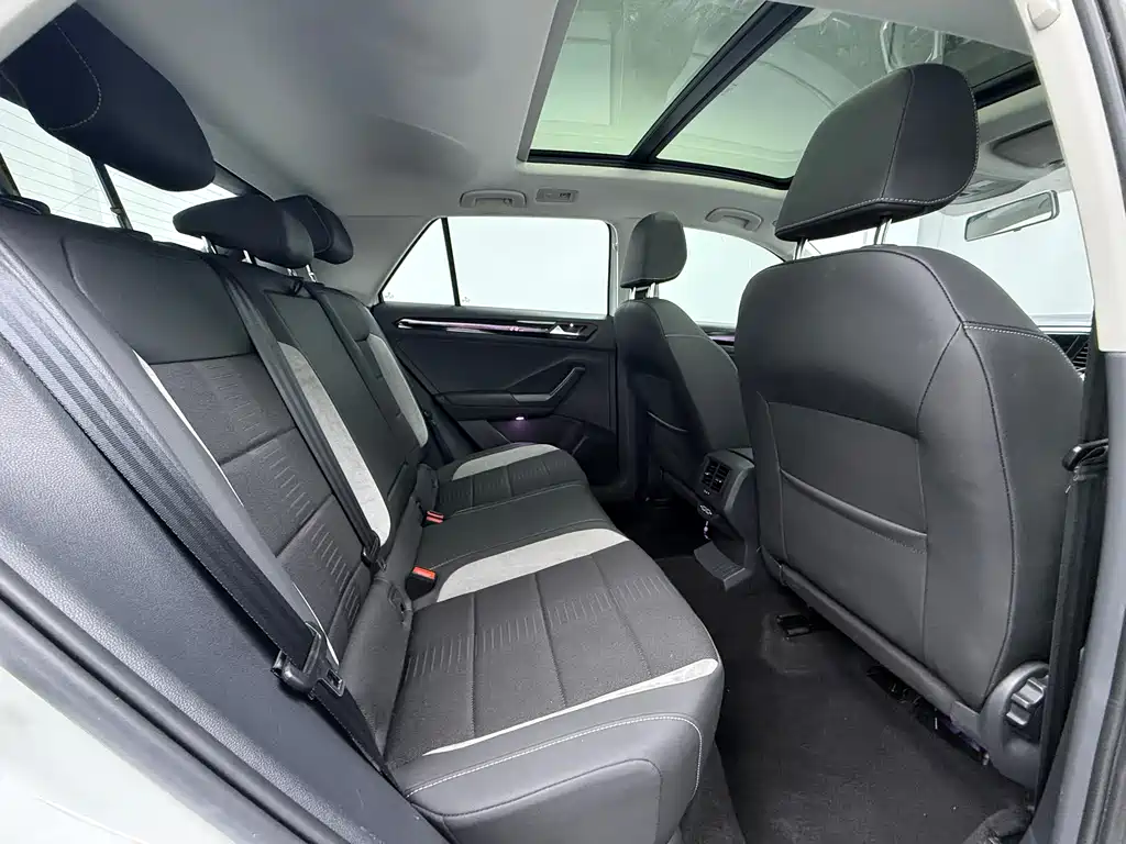 VOLKSWAGEN T ROC EXPLORING SONGS