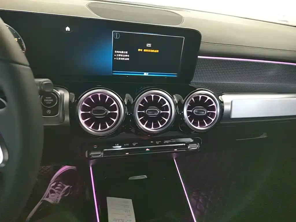 Mercedes-Benz GLB — миниатюра 18