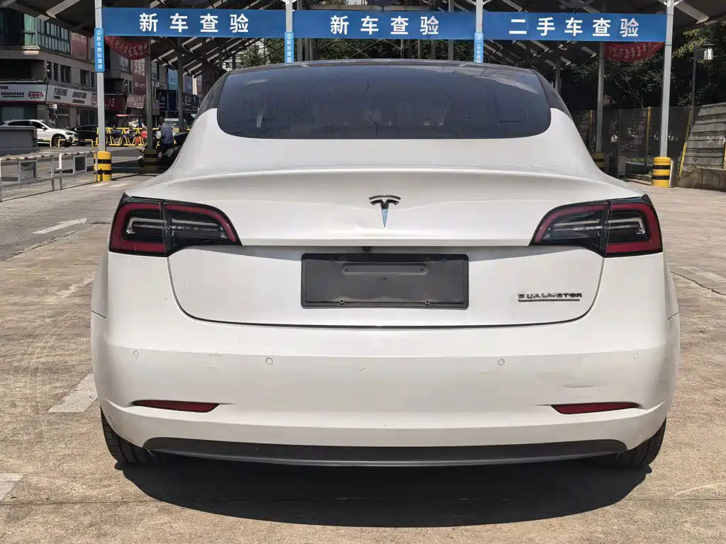 Tesla Model 3 — миниатюра 12