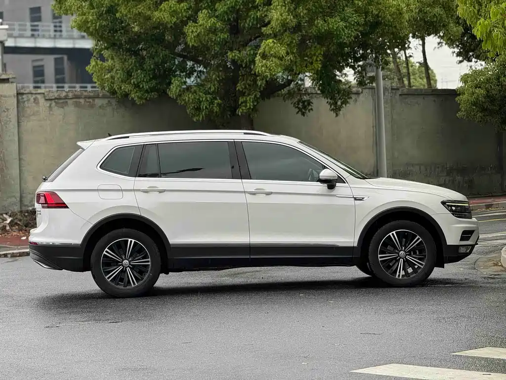 Volkswagen Tiguan L L 2017 380TSI AT Luxury