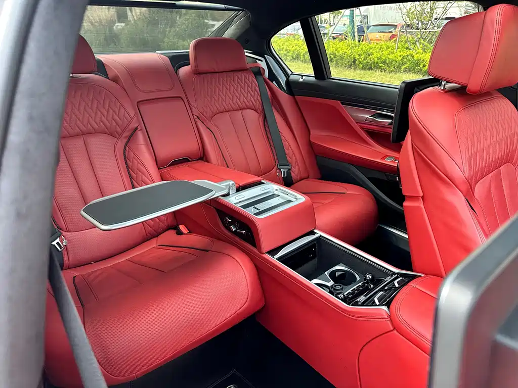 BMW 7 Series — миниатюра 16