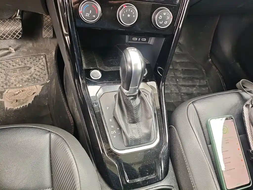 Volkswagen T-Roc — миниатюра 14