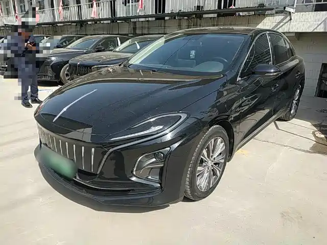 Hongqi E-QM5