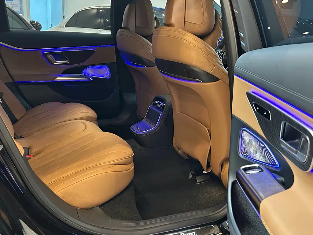 Mercedes-Benz E-Class — миниатюра 16