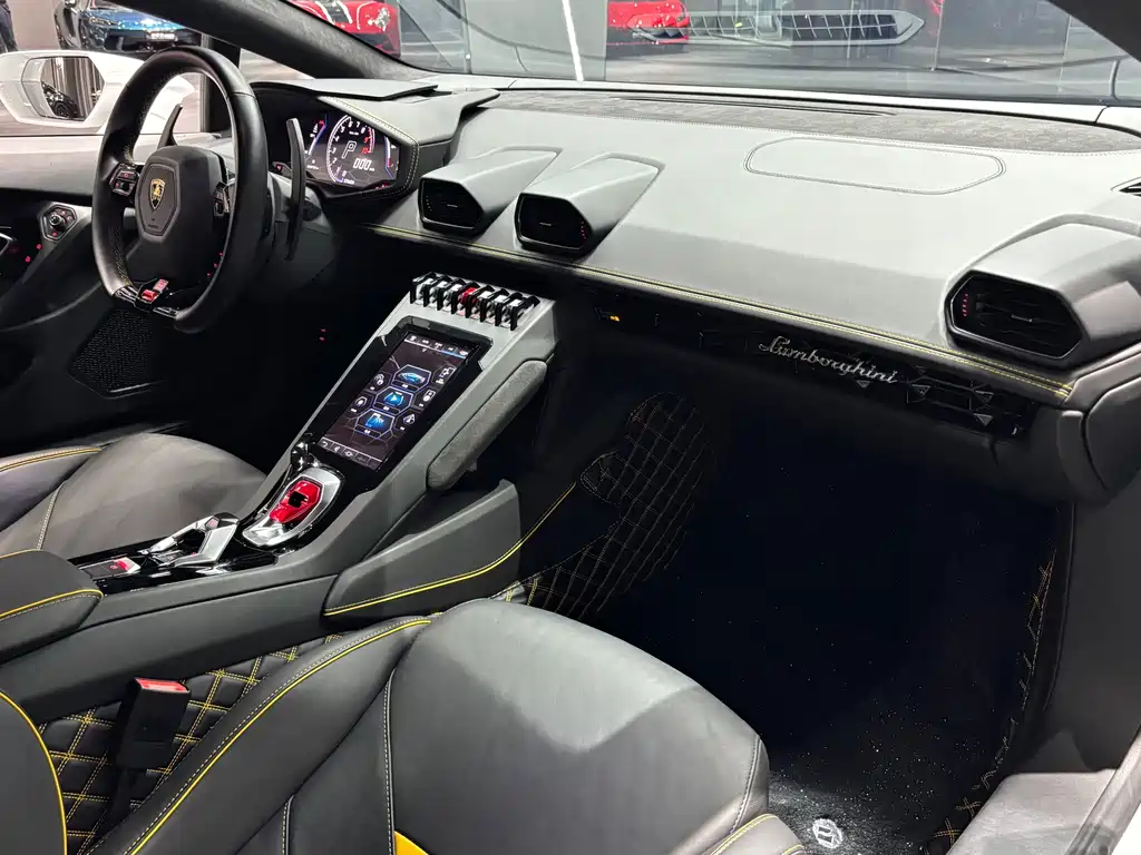 LAMBORGHINI HURACÁN