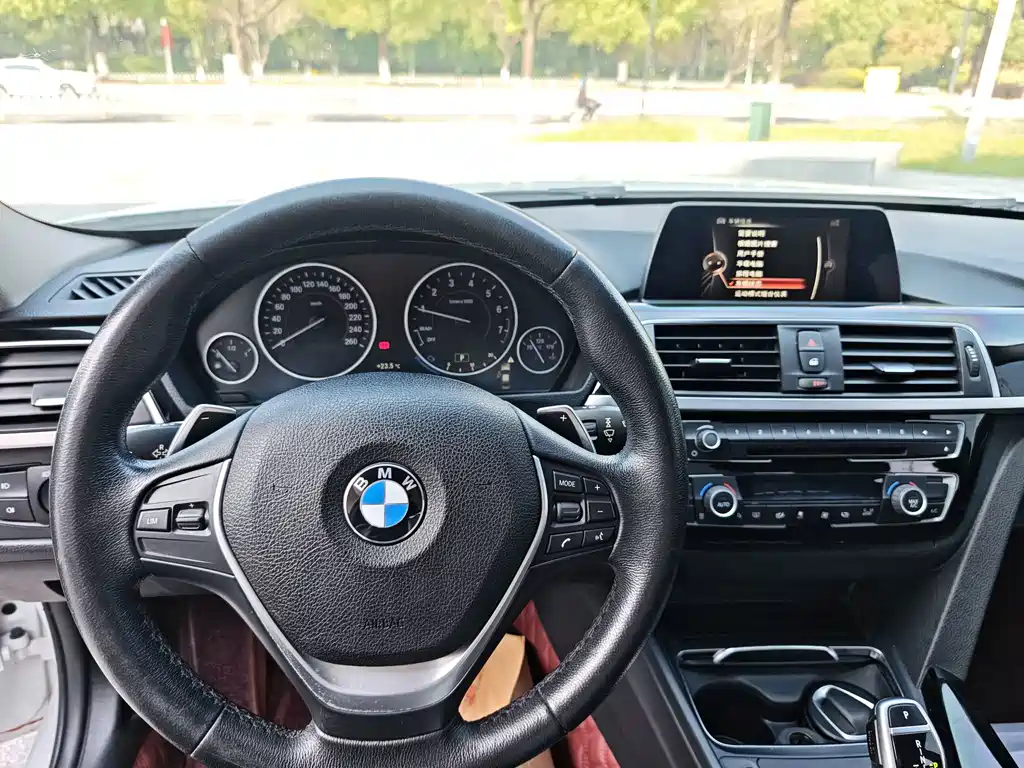 BMW 3 Series — миниатюра 14