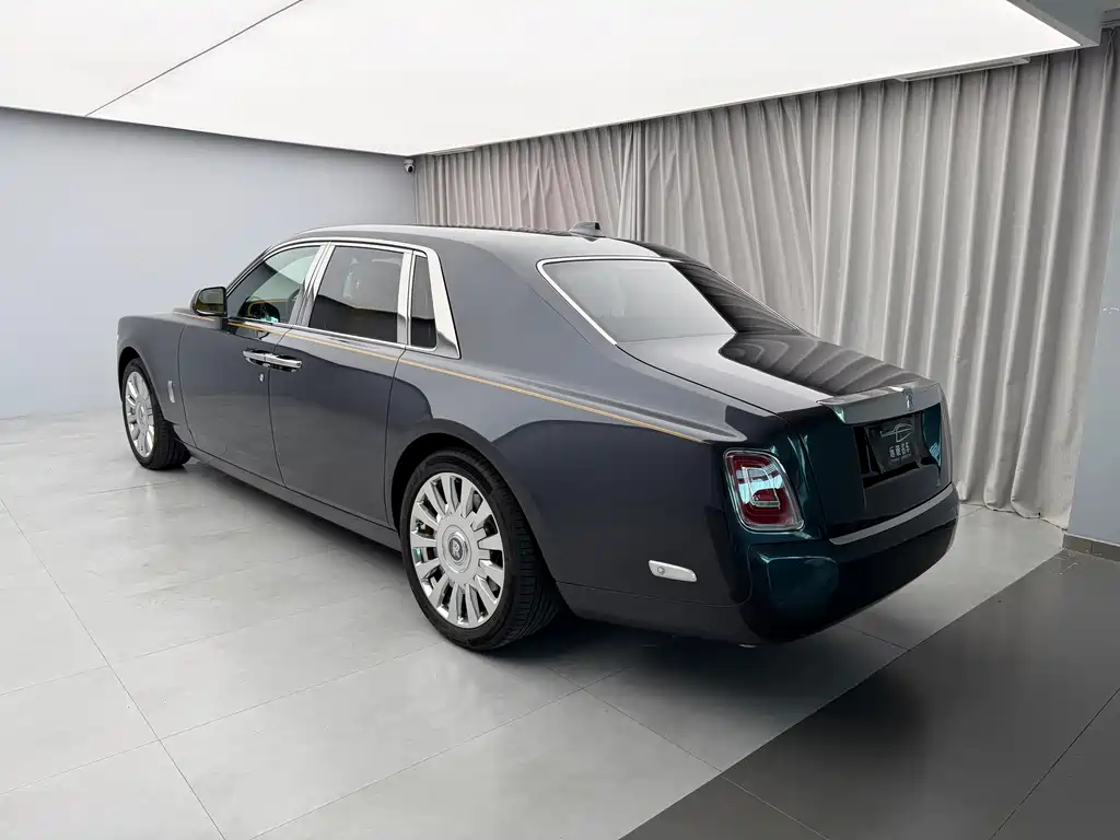 Rolls-Royce Phantom — миниатюра 6