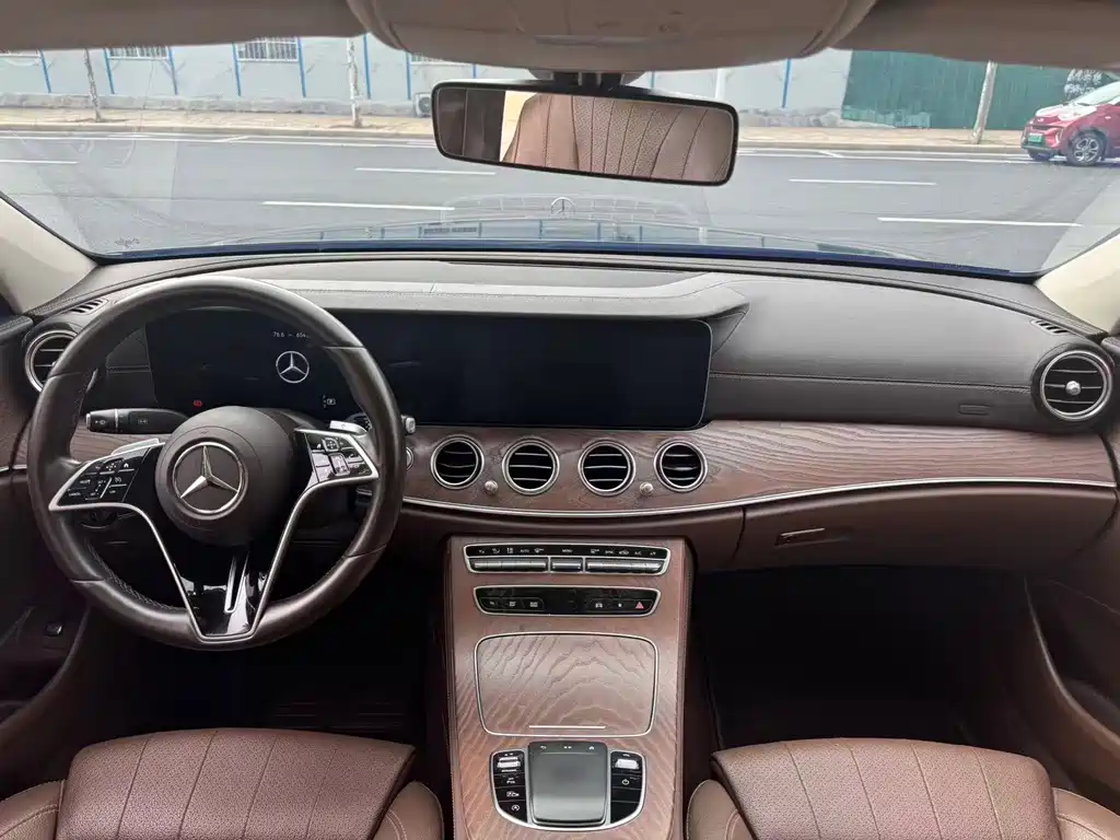 Mercedes-Benz E-Class — миниатюра 7