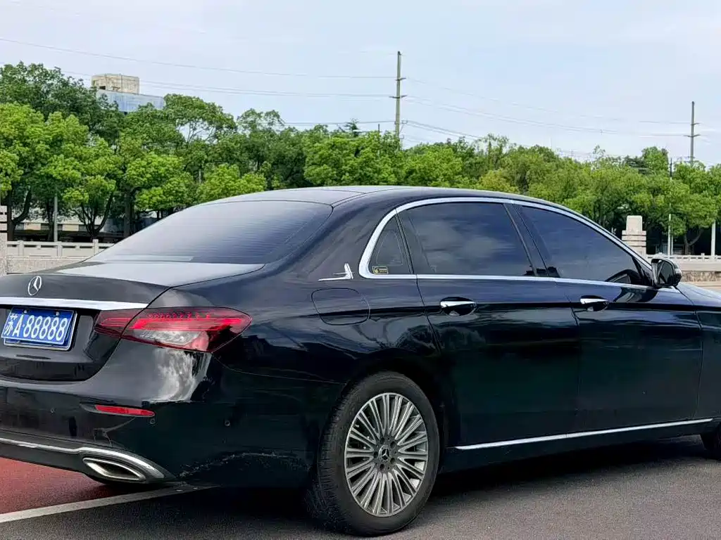 Mercedes-Benz E-Class — миниатюра 7
