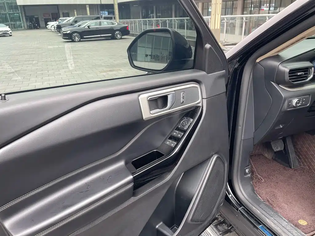 Ford Explorer — миниатюра 9