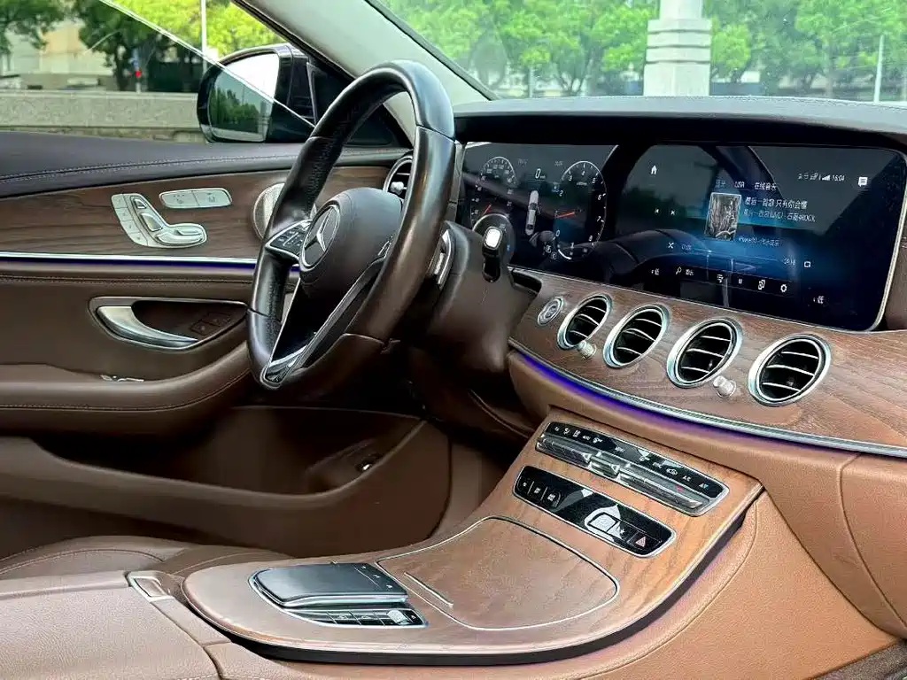 Mercedes-Benz E-Class — миниатюра 2