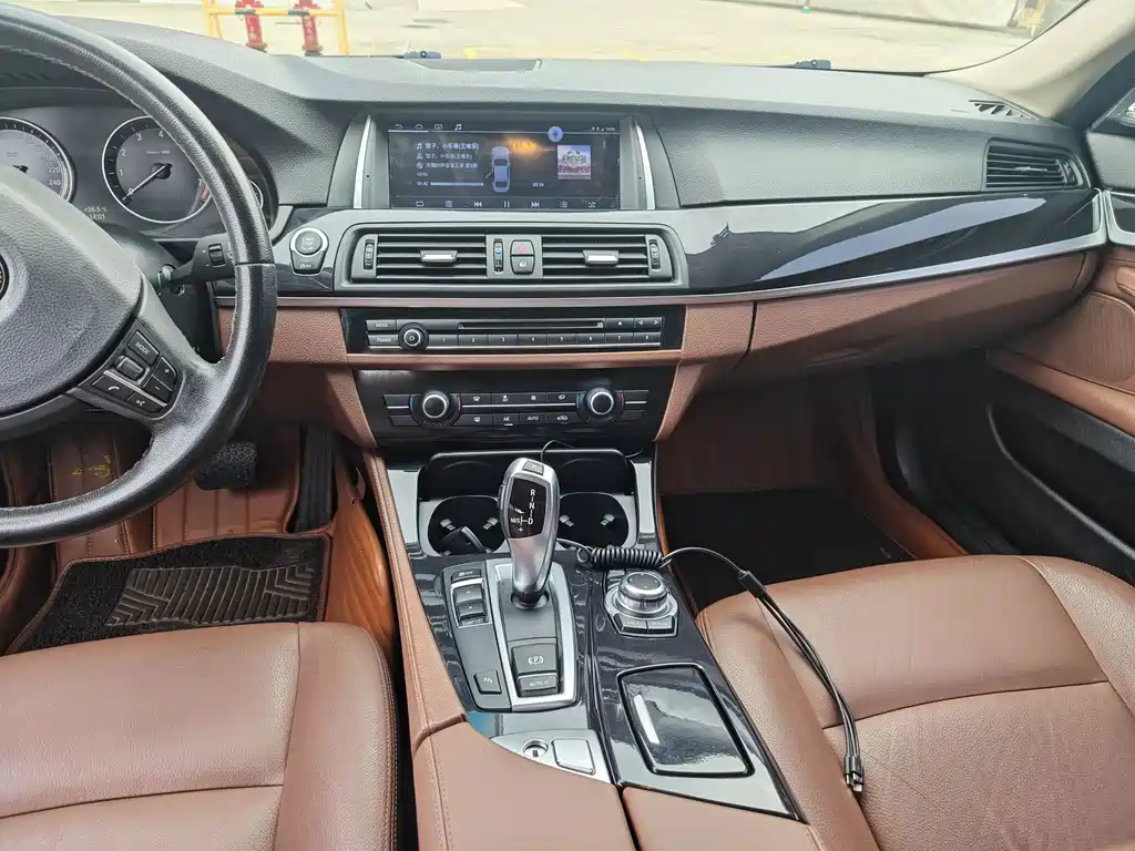 BMW 5 Series — миниатюра 8