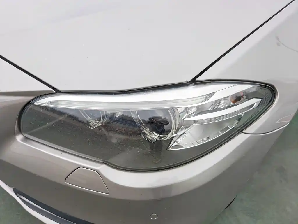 BMW 5 Series — миниатюра 13