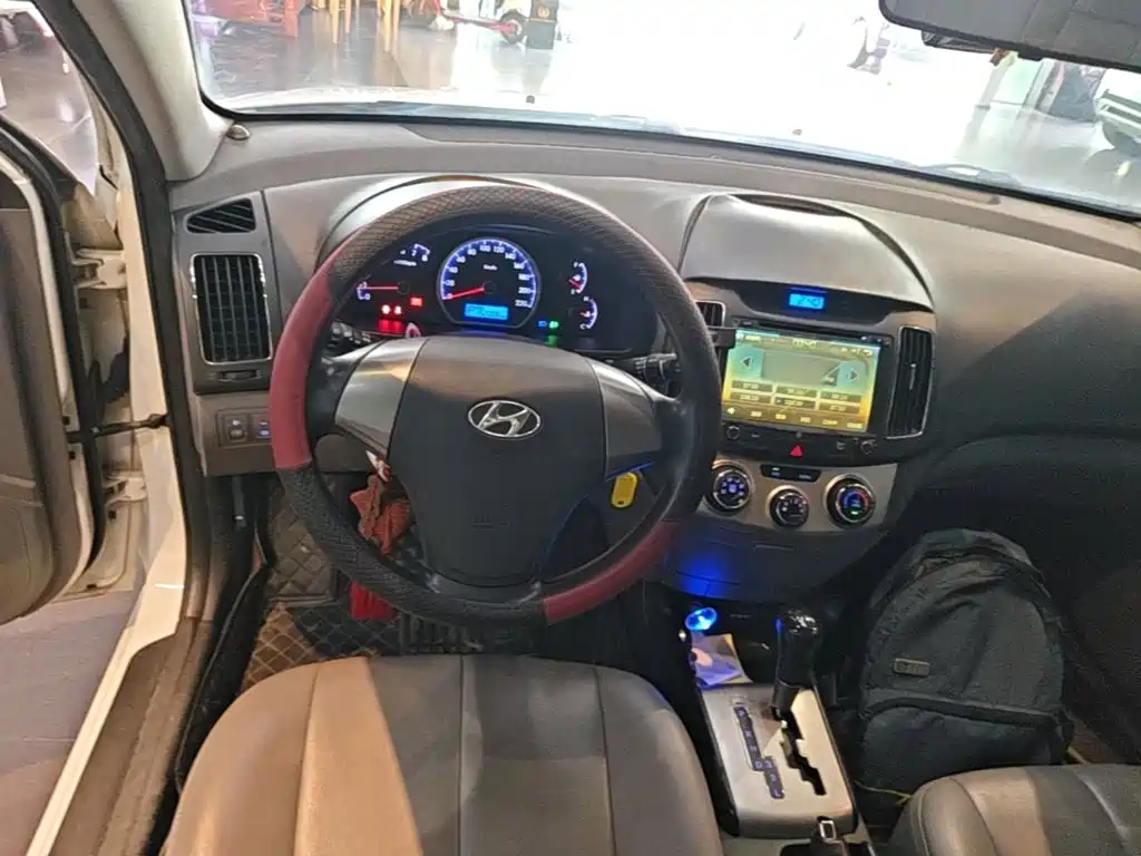 Hyundai Elantra — миниатюра 11