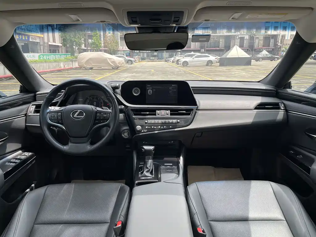 Lexus ES 2021 200