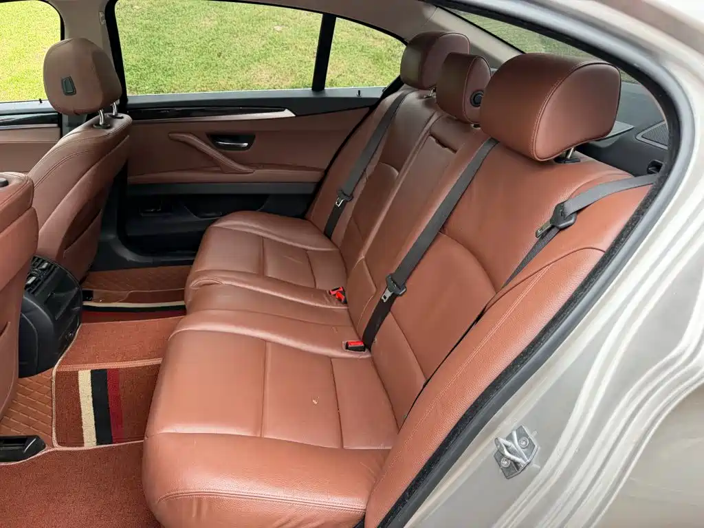 BMW 5 Series — миниатюра 12