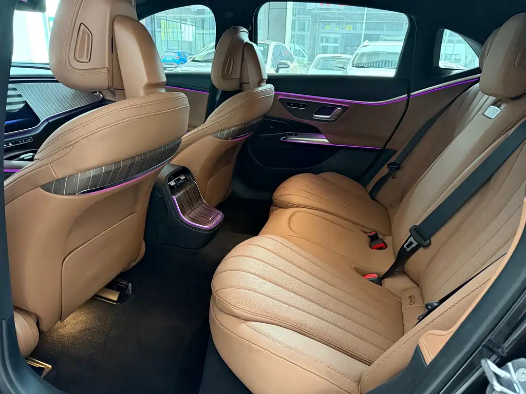 Mercedes-Benz E-Class — миниатюра 7