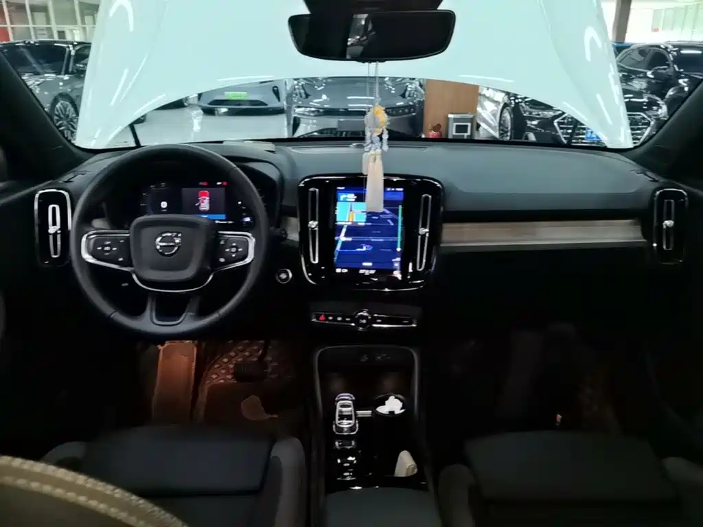 Volvo XC40 — миниатюра 10