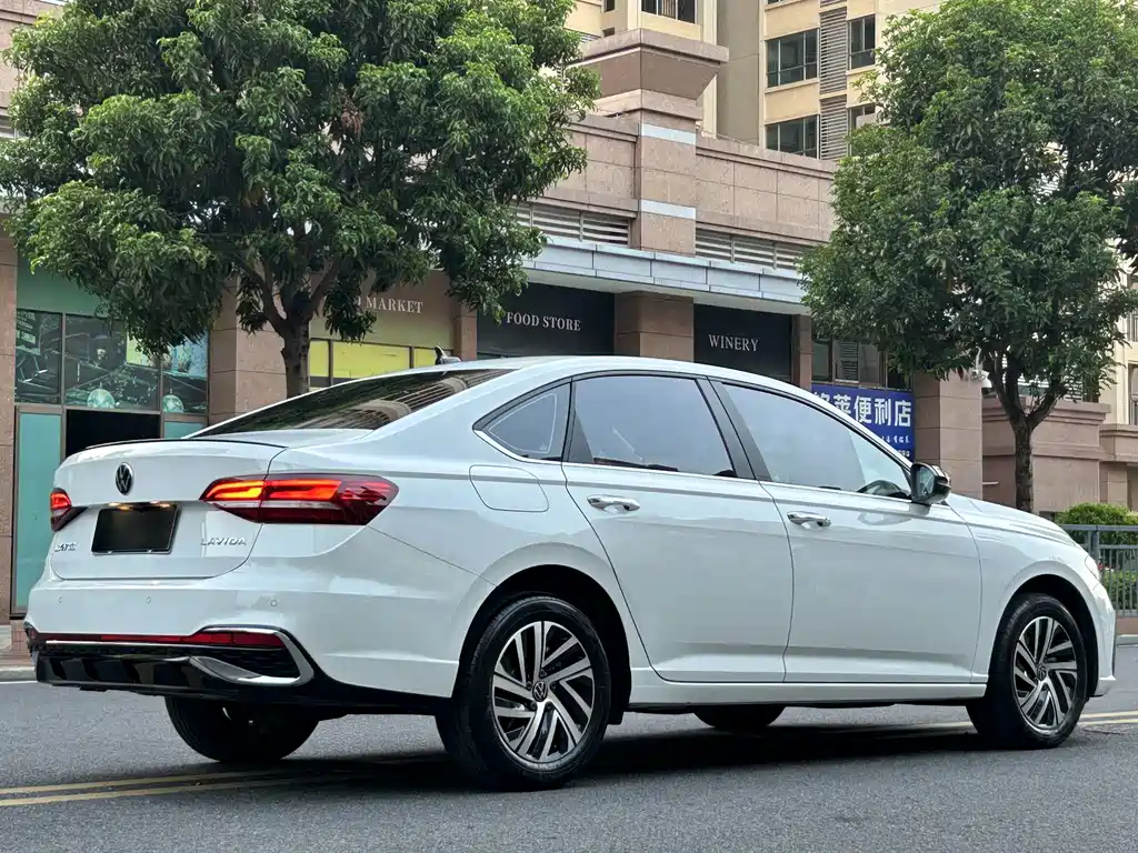 Volkswagen Lavida — миниатюра 4