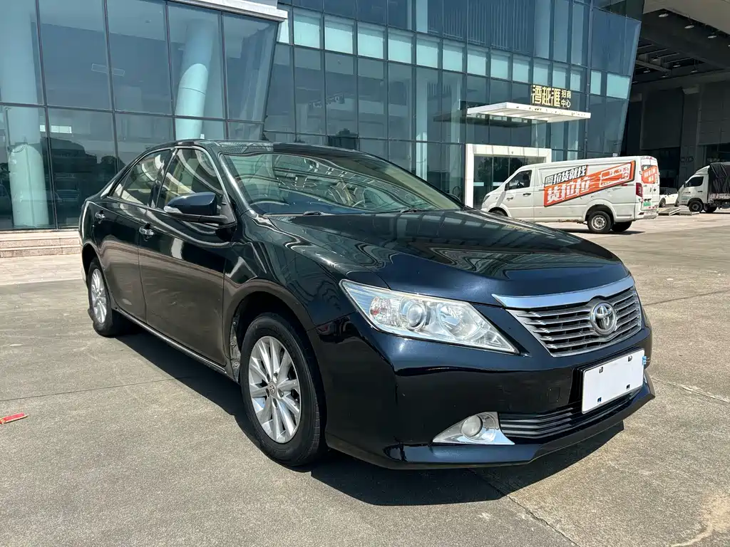 Toyota Camry — миниатюра 3