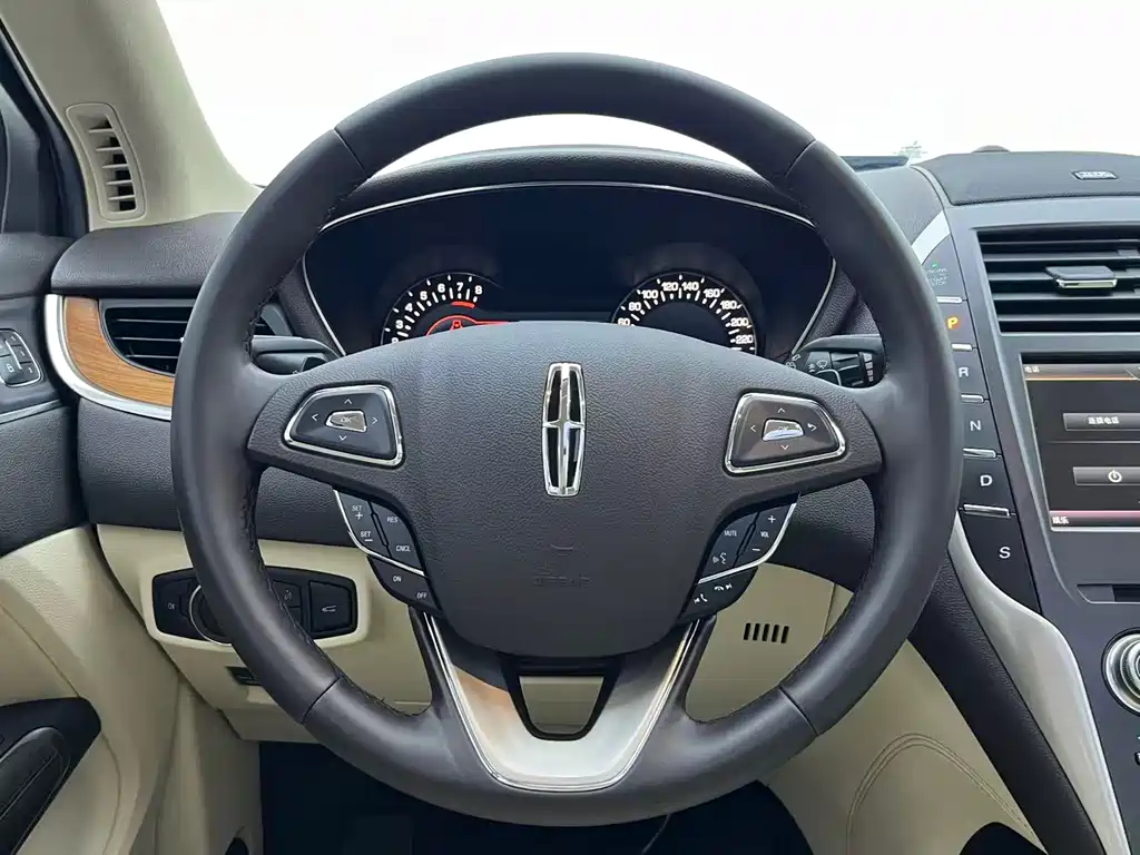 Lincoln MKC — миниатюра 12