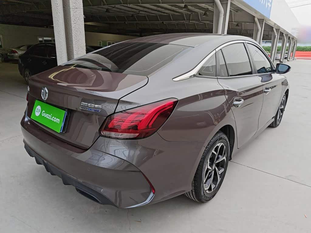 MG MG5 1.5 л 2024 г. Серебристо-серый, пробег 14800 км