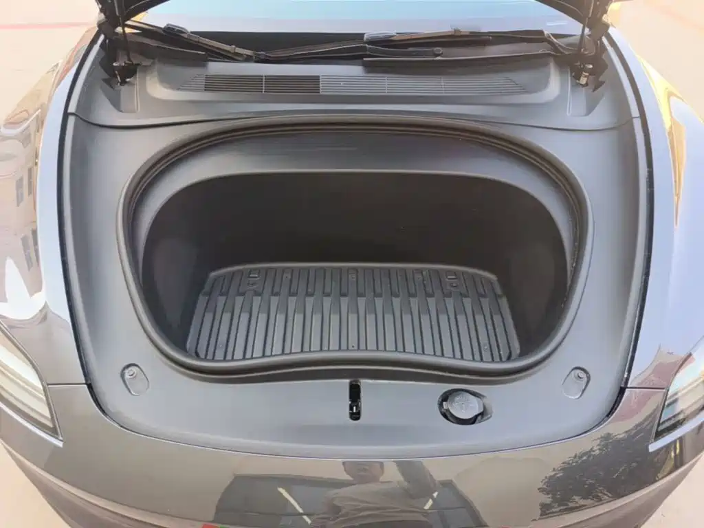 Tesla Model 3 — миниатюра 20