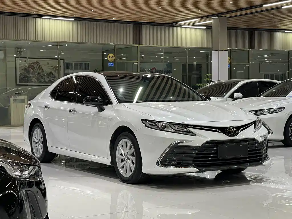 Toyota Camry — миниатюра 3