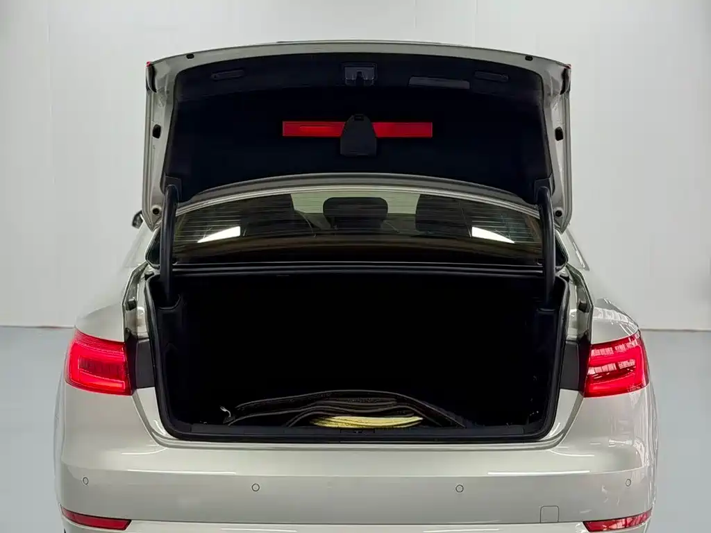 Audi A4L — миниатюра 9