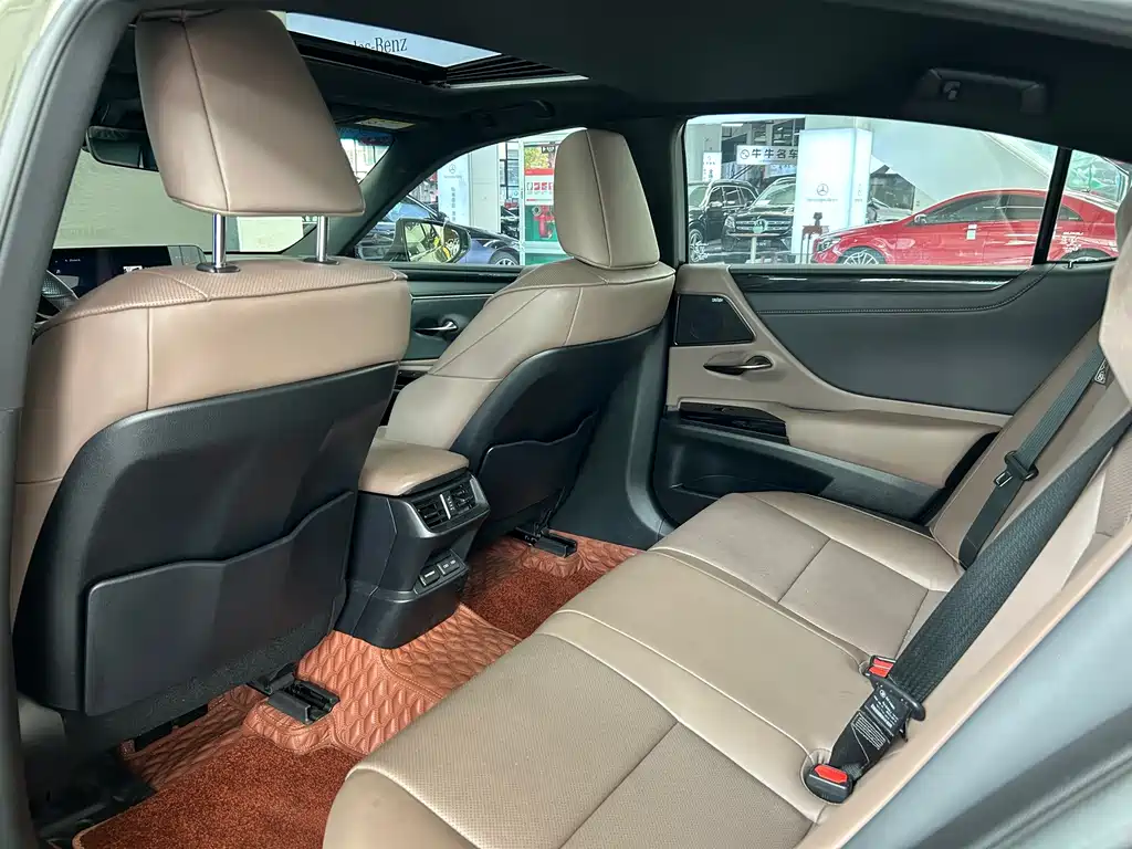 Lexus ES — миниатюра 11