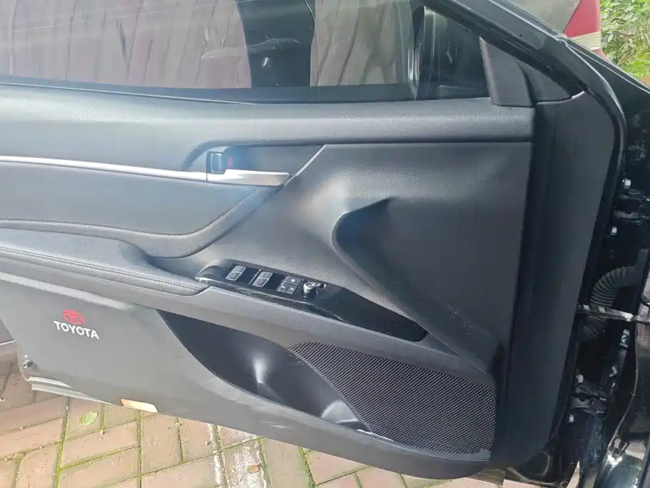 Toyota Camry — миниатюра 7