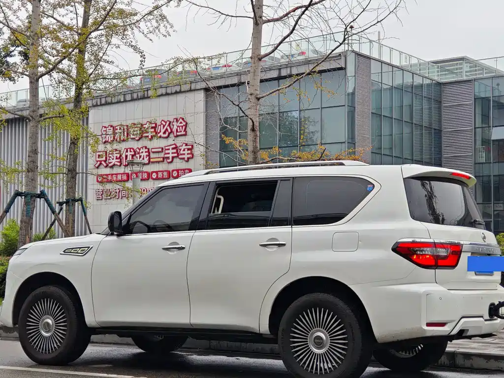 Nissan Patrol — миниатюра 3